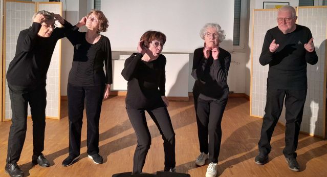 Mitglieder des Seniorentheaters Fensterspiele, &copy; Petra Newiger