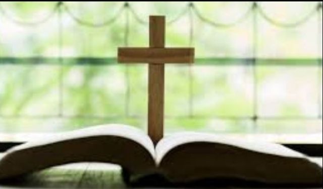 Gottesdienst am 1. Sonntag nach Trinitatis, &copy; freepik