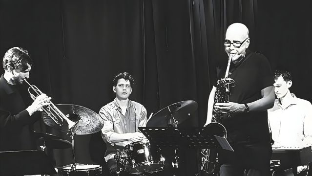 Moving Coil 4, &copy; Moving Coil 4a