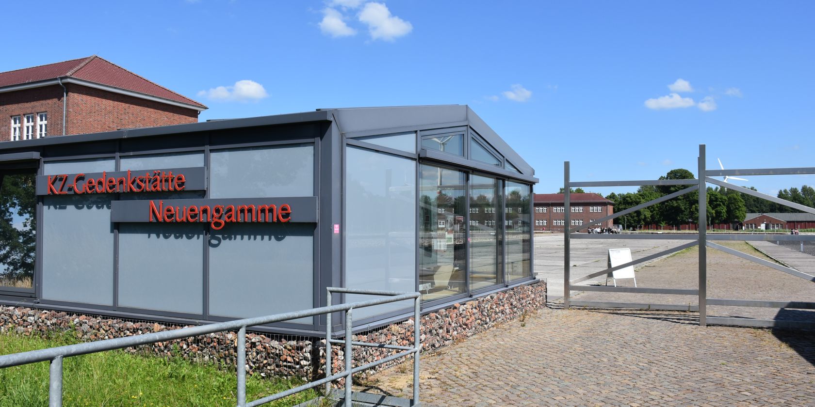 Eingang in die KZ-Gedenkst&auml;tte Neuengamme, &copy; SHGL 2022