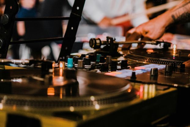 DJ - Pitt, © unsplash