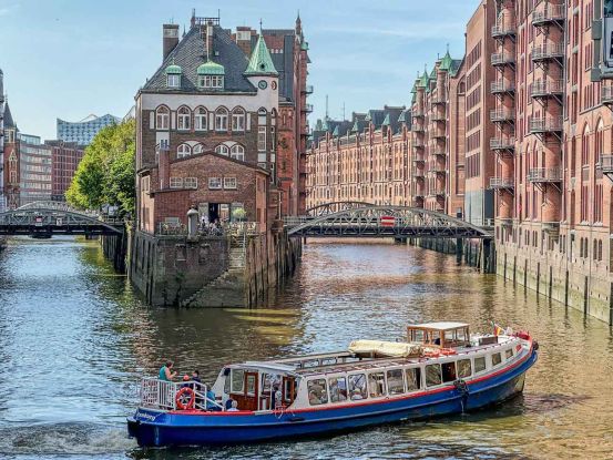 Barkasse, Speicherstadt, Wasserschloss, Rosinenfischer, 1300x975, © Sebastian Weber