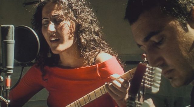 crossing_the_bridge, &copy; https://mubi.com/en/de/films/crossing-the-bridge-the-sound-of-istanbul