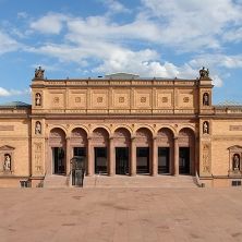 Sammlung & Ausstellungen, © links im Bild