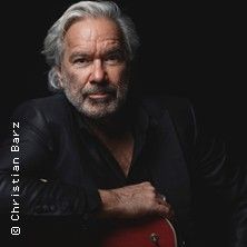 Stefan Gwildis - das war doch grad' erst eben - 50 Jahre auf der Bühne, © links im Bild