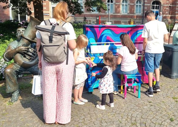 ptp25_melike-kerpel_kinder_ausschnitt-reduz_wcd, &copy; Walls Can Dance