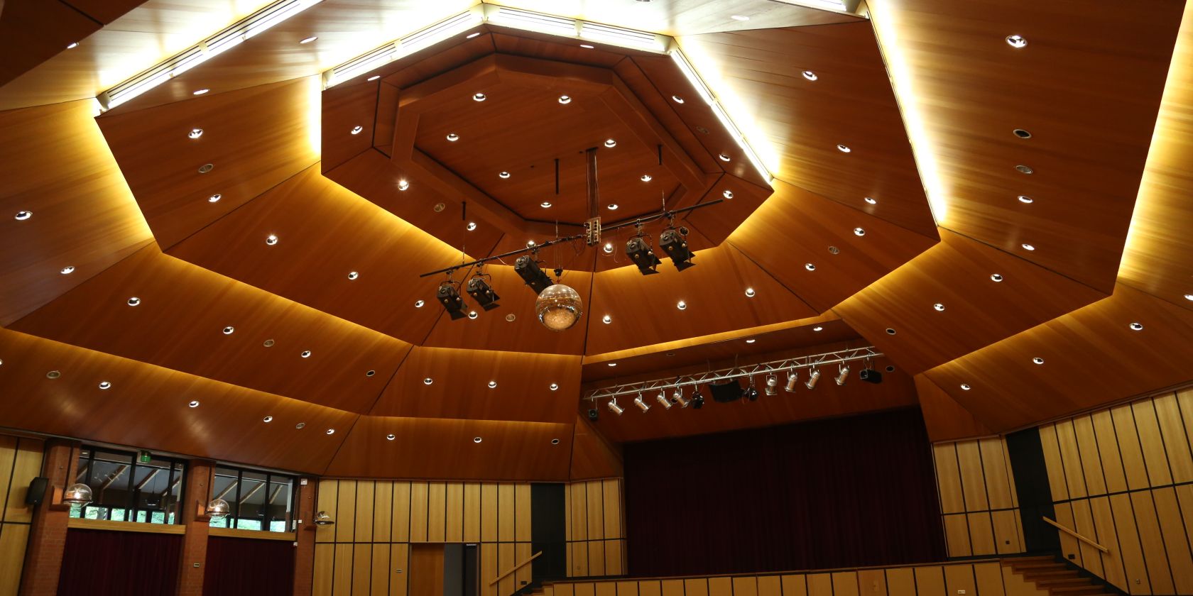 Der Saal bietet viel Platz f&uuml;r Konzerte., &copy; Gemeinde Seevetal