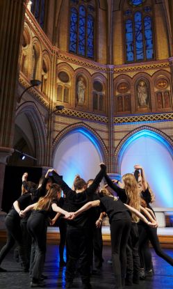 Tanz, &copy; &Ouml;nku G&uuml;ltekin