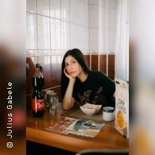 Miriam Davoudvandi, &copy; links im Bild