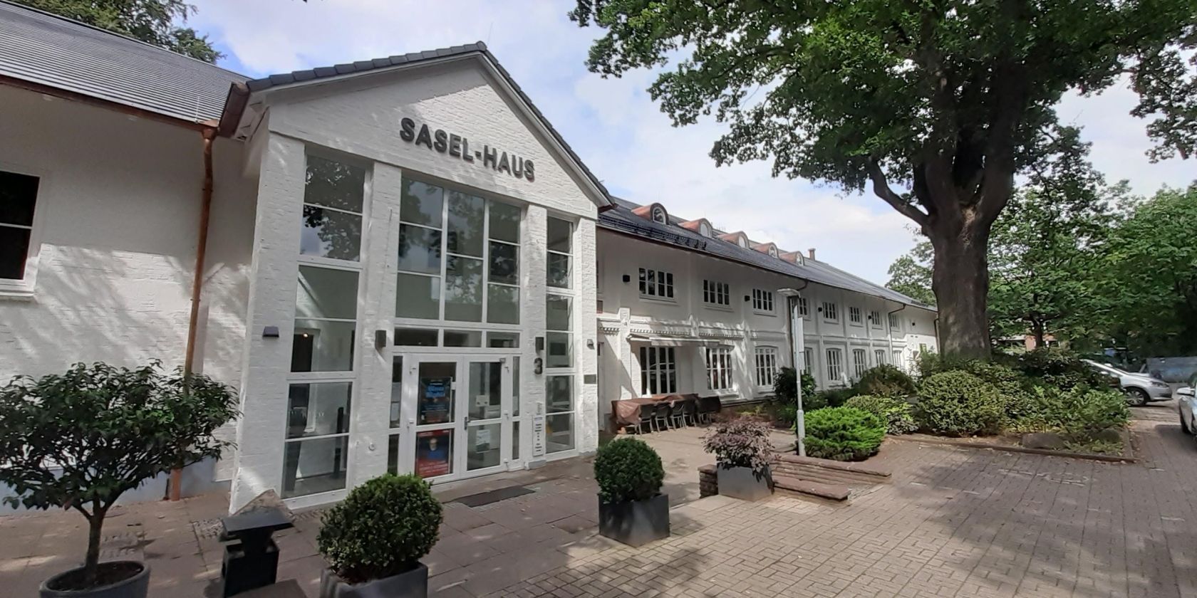 Sasel-Haus-Front-saniert, &copy; Sasel Haus
