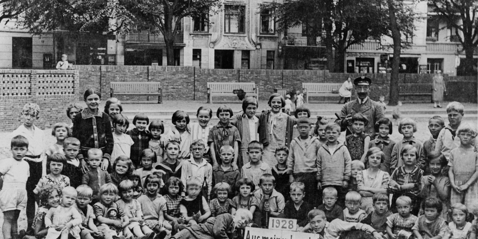 Das &sbquo;Kinderparadies Sandkiste bei der Kreuzung R&uuml;benkamp/Hufnerstra&szlig;e (1928), &copy; Archiv der Geschichtswerkstatt Barmbek