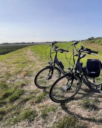 Geführte Radtour zu den Drehorten von "Neuer Wind im Alten Land", © Radhafen Stade