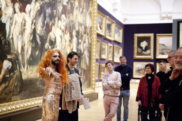 drag_fuhrung_lady_sasha_c_vera_drebusch_2024_20_0, © Hamburger Kunsthalle, Foto: Vera Drebusch