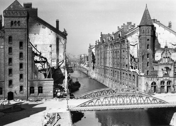 Ruinen der Blöcke L und D in der Speicherstadt Hamburg, Foto Archiv Speicherstadtmuseum, © Fotoarchiv Speicherstadtmuseum