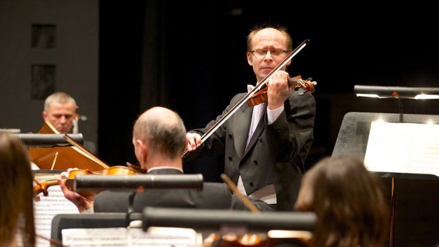 Tschechische Kammerphilharmonie Prag / Martin Kos / Petr Chromč&aacute;k, &copy; HTK GmbH & Co. KG