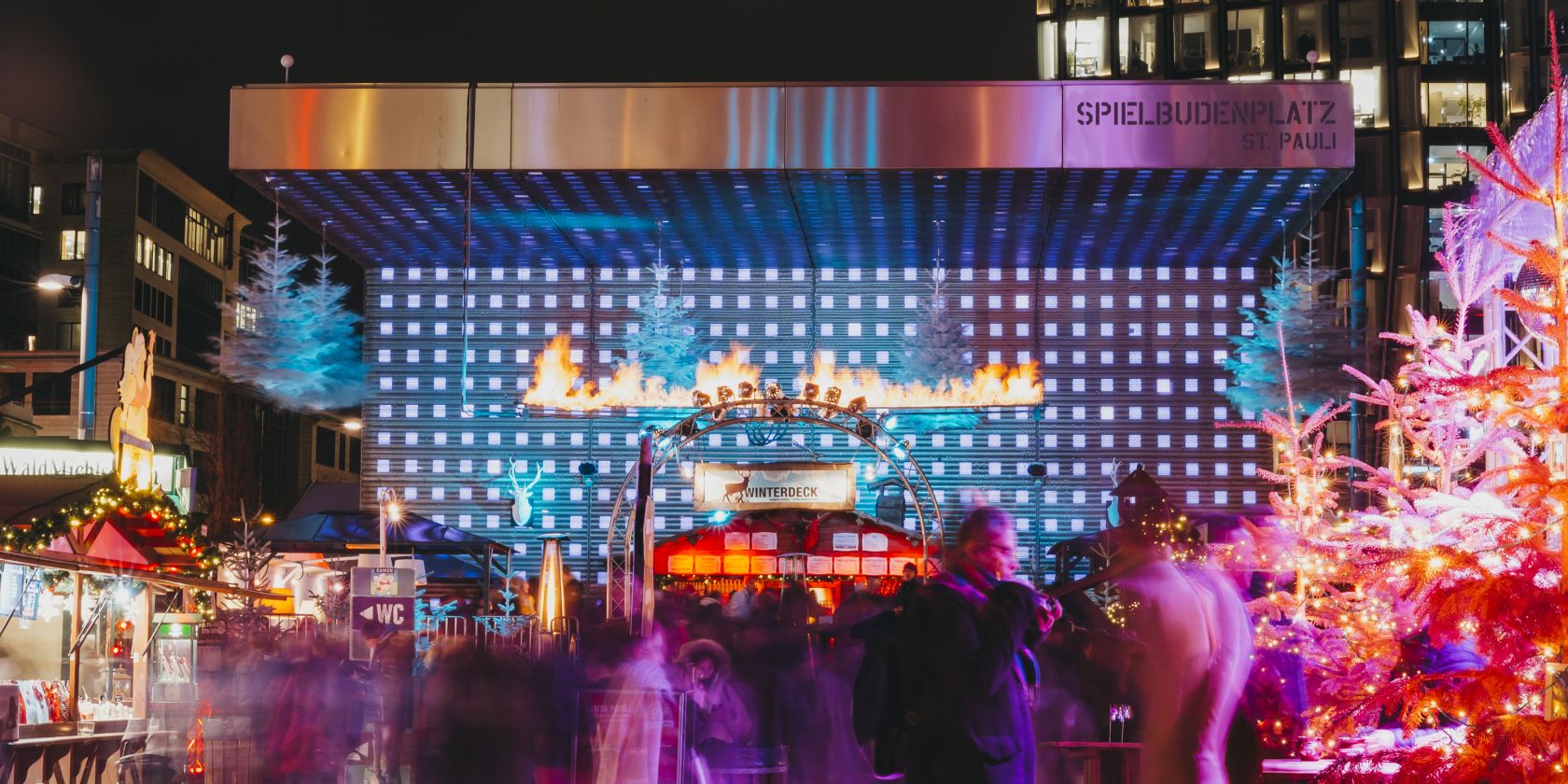 Bühne auf dem Santa Pauli Weihnachtsmarkt, © Mediaserver Hamburg / Timo Sommer