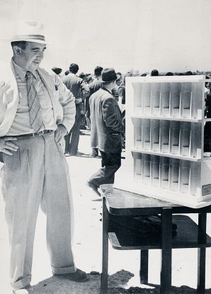 Ossip Klarwein in front of his fa&ccedil;ade model of the Hebrew University of Jerusalem, 1947, Central Zionist Archives, Jerusalem, &copy; &copy; Central Zionist Archives, Jerusalem