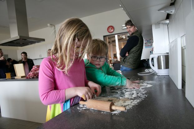 "Ferienspa&szlig;" mit Hammer, Mehl und Federkiel im Freilichtmuseum am Kiekeberg, &copy; Anja Helmig Fotodesign