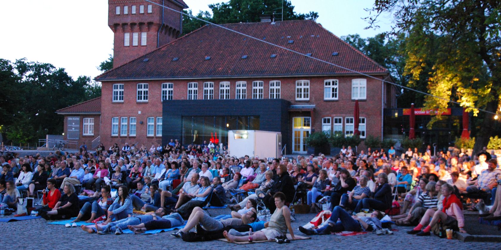 Open Air Kino auf dem Alsterdorfer Markt, © Evangelische Stiftung Alsterdorf