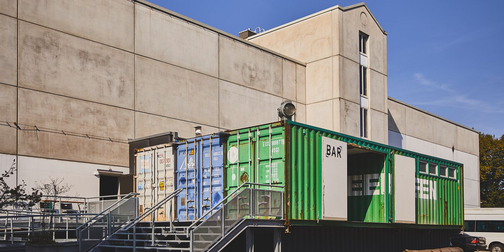 Junges Schauspielhaus mit Container-Bar, &copy; ThisIsJulia Photography