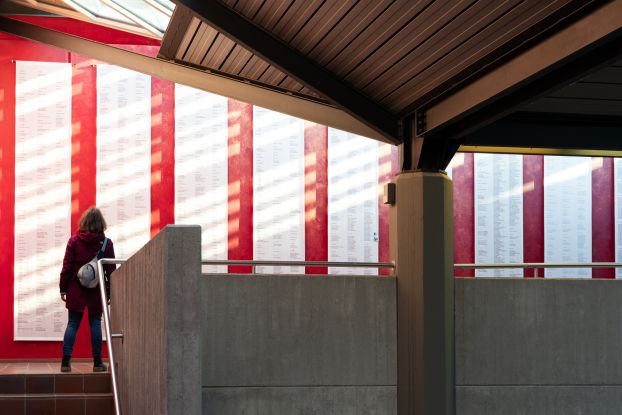 Auf W&auml;nden geschrieben: Die Namen der Opfer., &copy; Arne Mantz