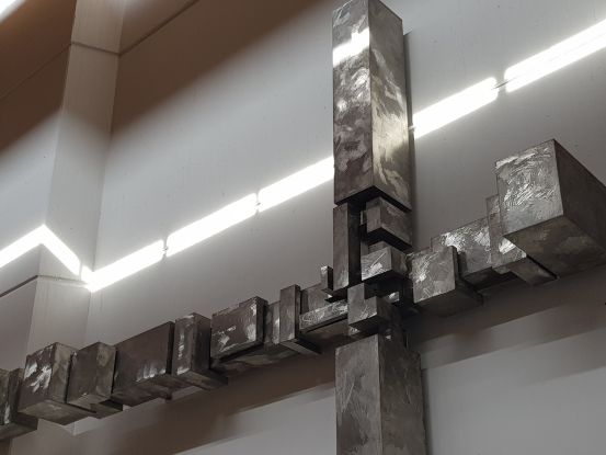 Liegendes Kreuz, Lichtstrahl, &copy; Renate Ott-Filenius