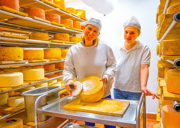 K&auml;semachen mit Lea, &copy; MelFlower Teamfoto