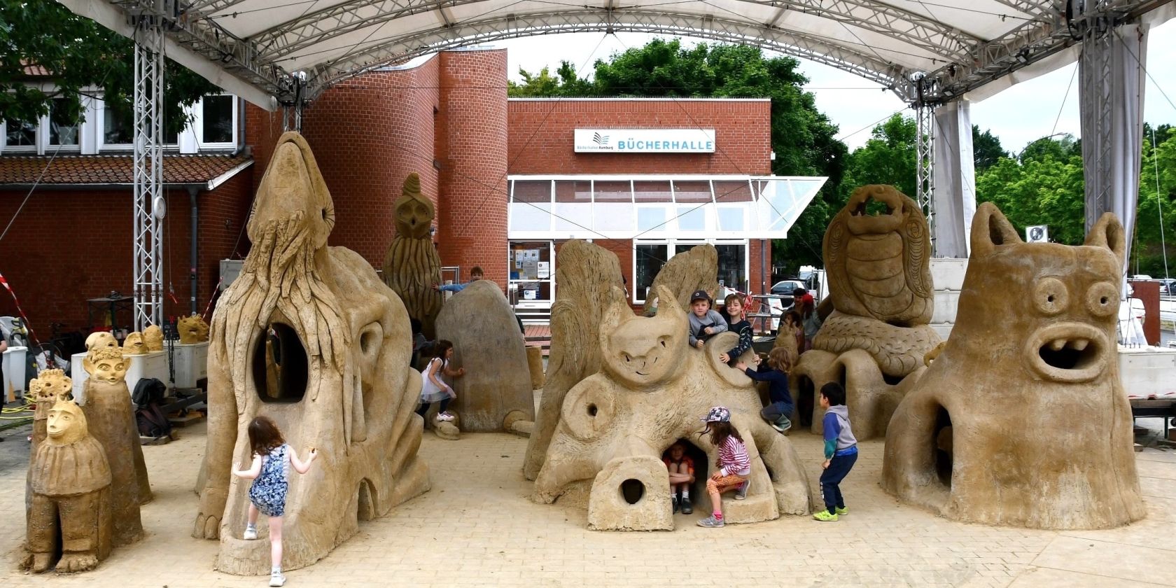 Lehmbauten in Wilhelmsburg 2025, &copy; Karen Derksen, Bunte Kuh e.V.