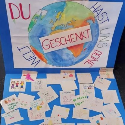 Collage mit den Worten `Du hast uns deine Welt geschenkt`, &copy; &copy;Sabine Chr. L&uuml;bke