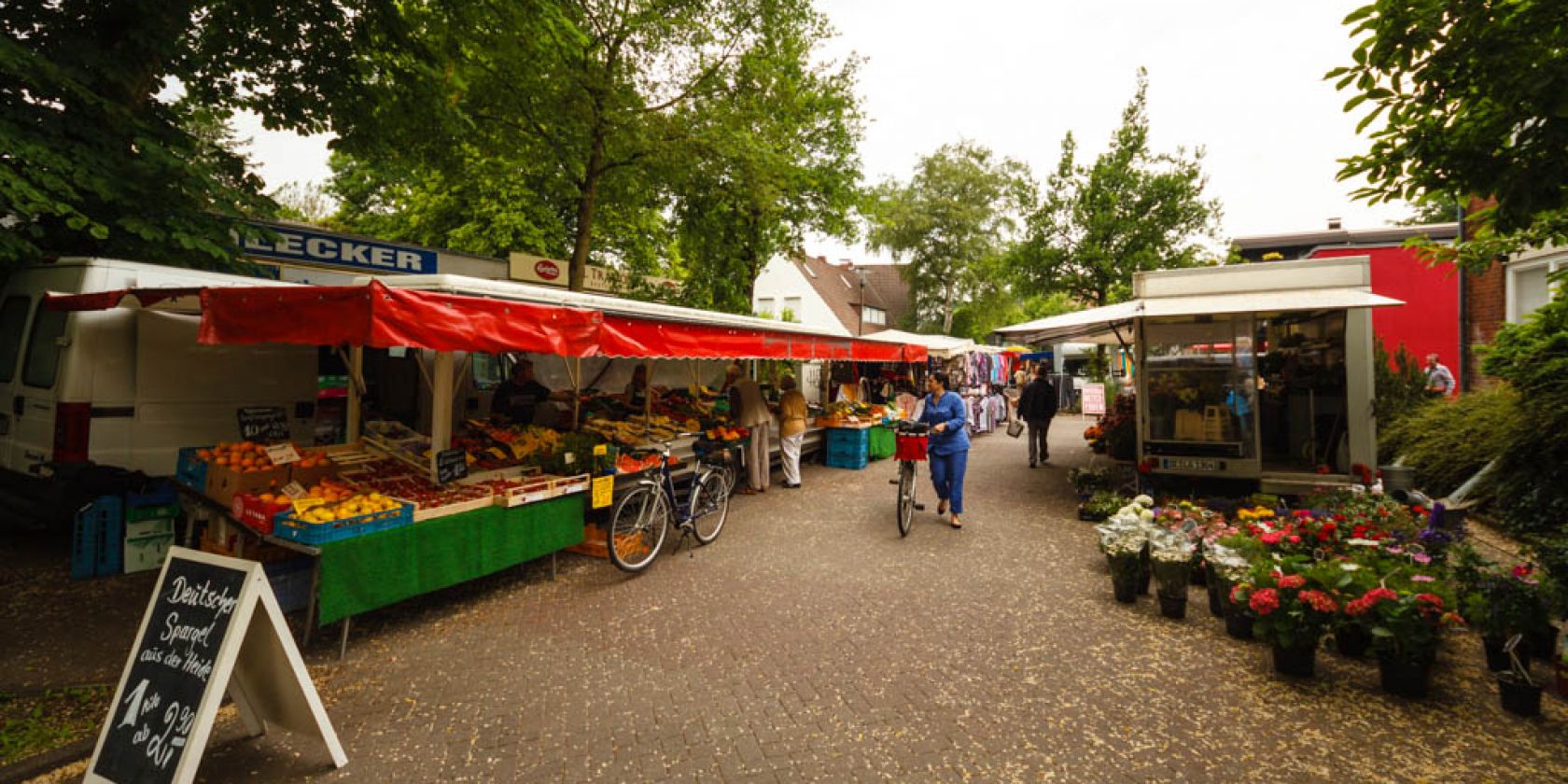 Wochenmarkt in der Grelckstraße, © Freie und Hansestadt Hamburg Bezirksamt Eimsbüttel