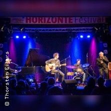 Georg Schroeter/Marc Breitfelder & Band, &copy; links im Bild