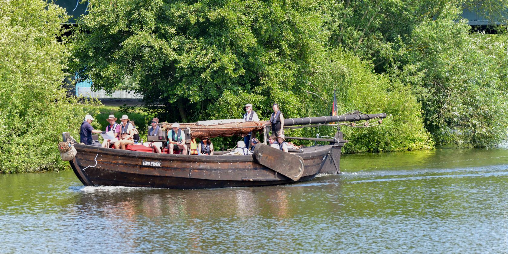 Uns Ewer auf dem schleusenkanal, &copy; vierlanden-ewer.de