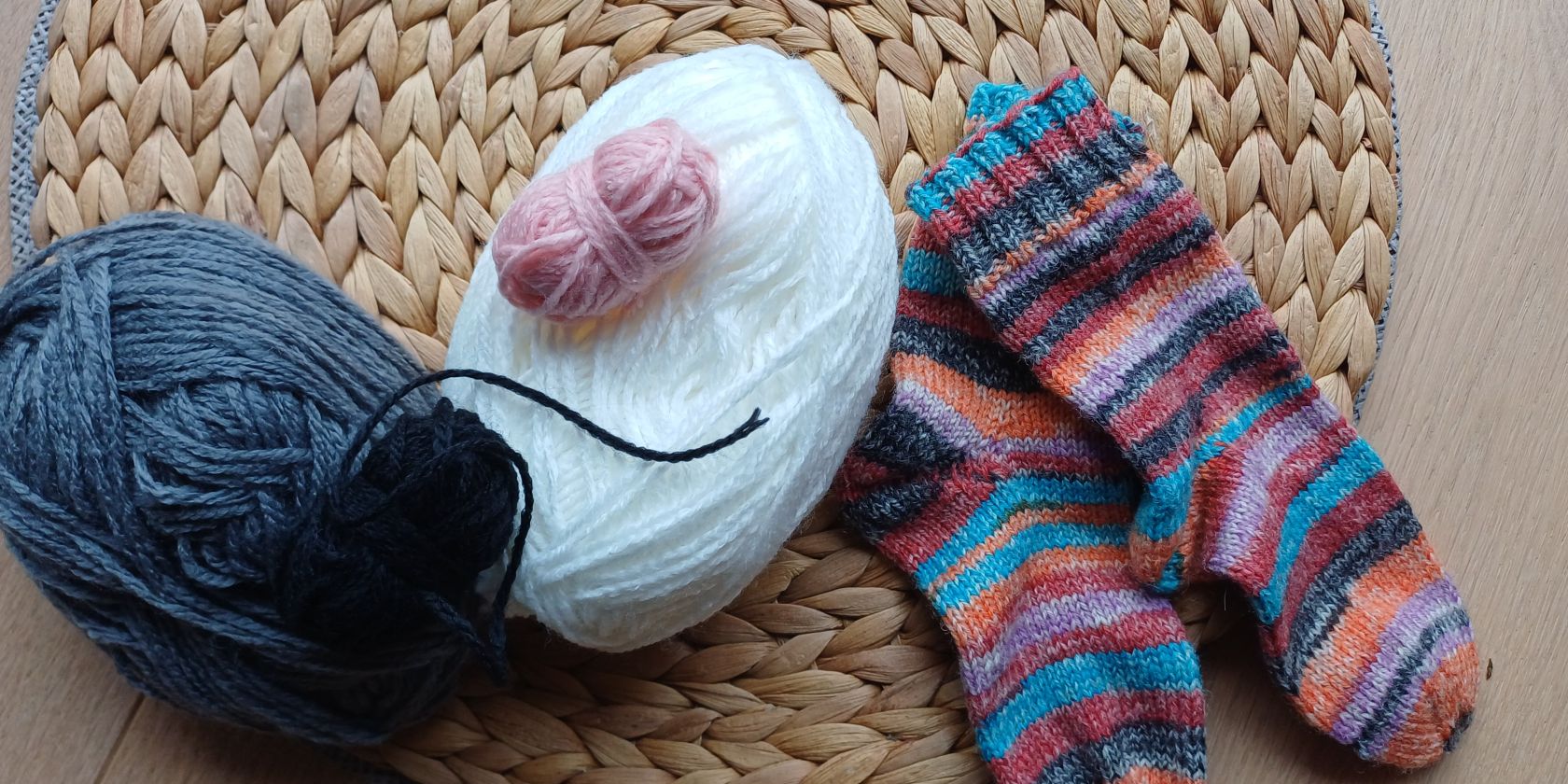 Stricktreff - Linke Masche sucht rechte Masche, &copy; Jule Hundert