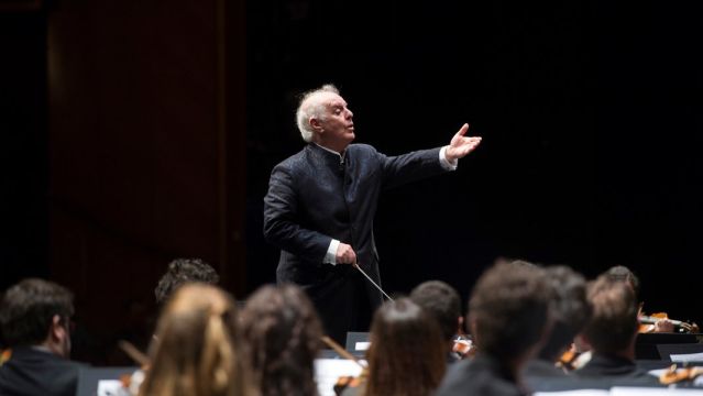 West-Eastern Divan Orchestra / Daniel Barenboim, &copy; Monika Rittershaus