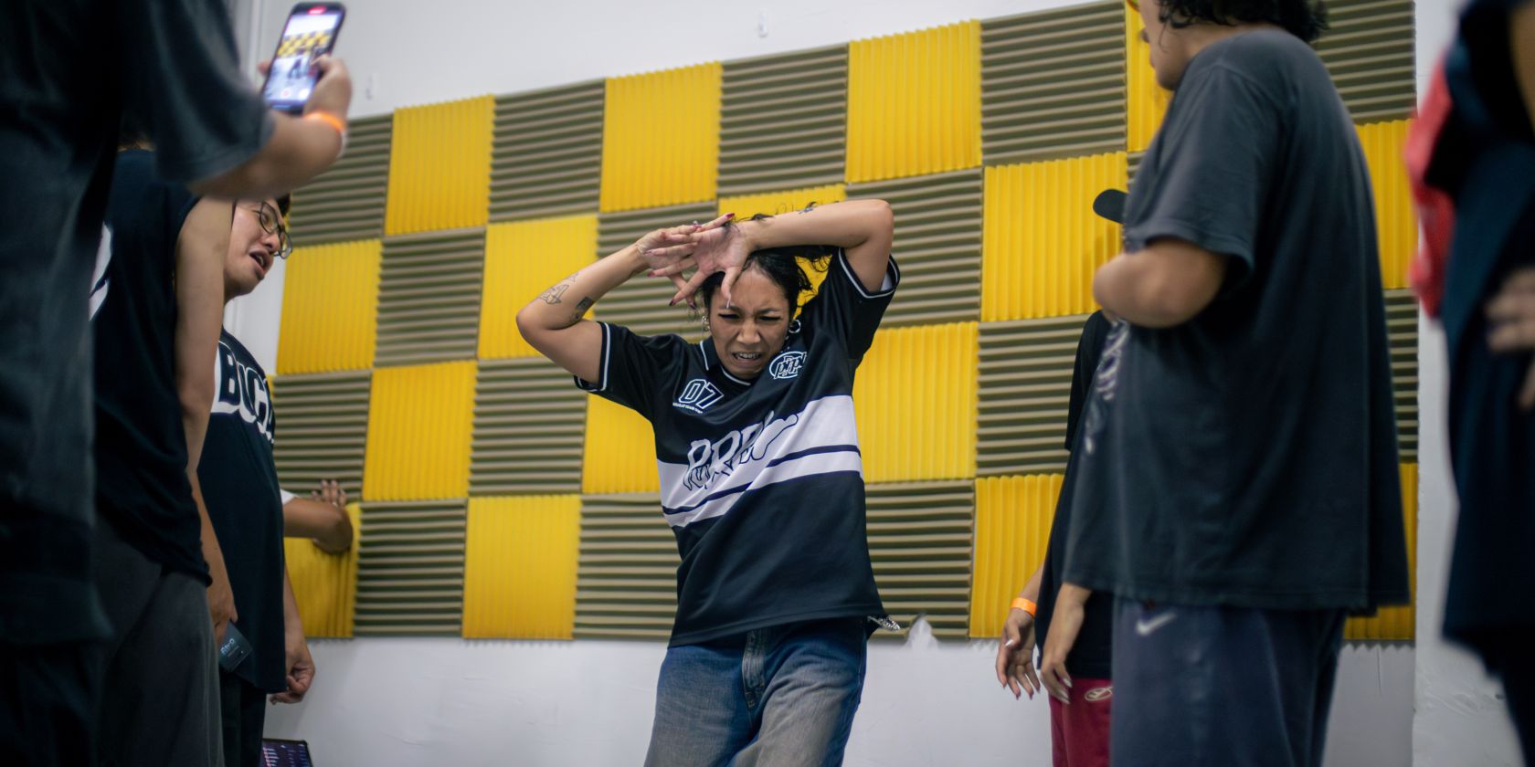 Several dancers in one picture, with a krump dancer dancing in the middle., &copy; Kampnagel