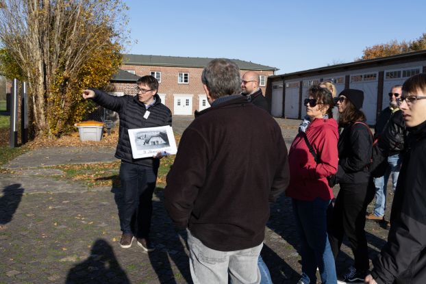 Der Besuch in Neuengamme regt Fragen und Gedanken an., &copy; Arne Mayntz