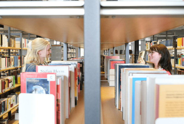 Stöbern Bücher, © Falk von Traubenberg