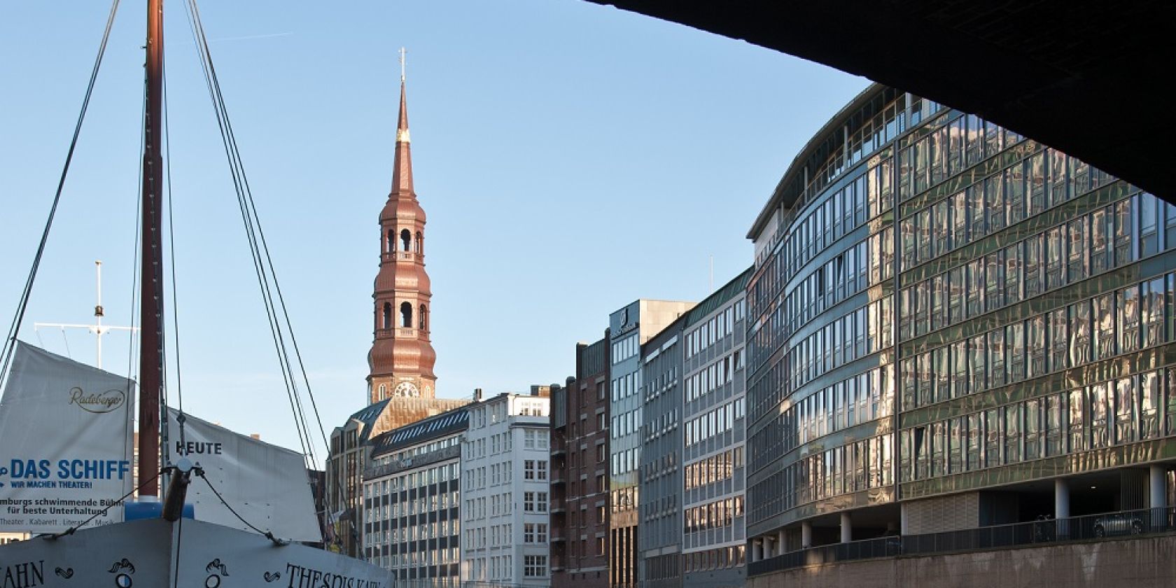 Altstadt-Fleet in Hamburg, &copy; Matthias Kr&uuml;ttgen