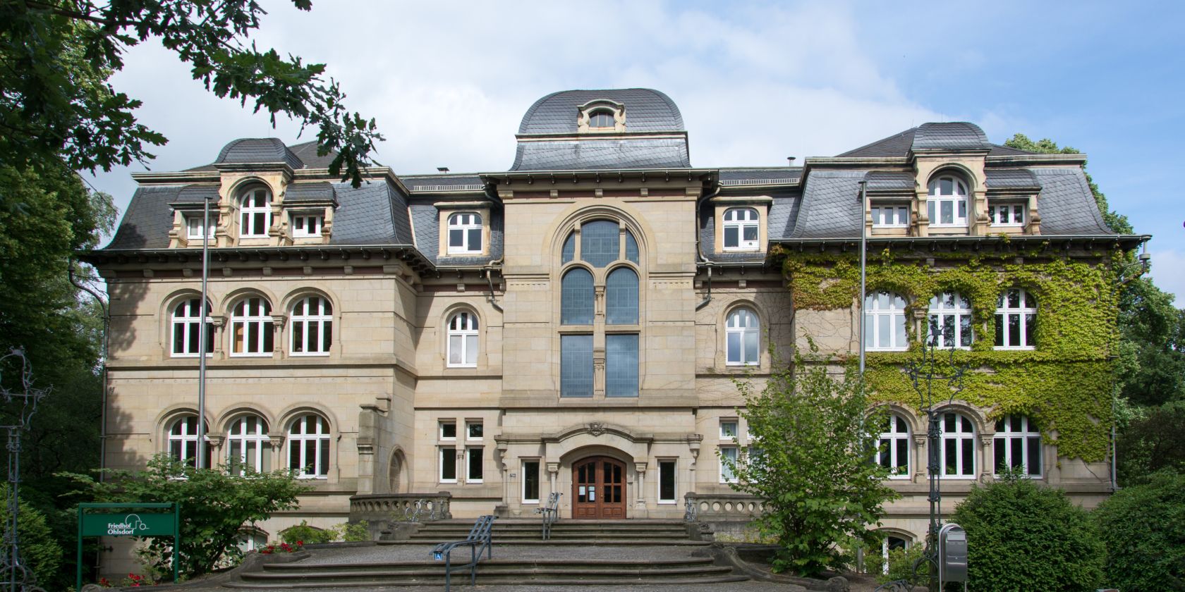 Friedhof Ohlsdorf Verwaltungsgeb&auml;ude, &copy; Johannes Beschoner