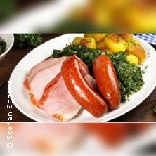 Hafenrundfahrt mit Gr&uuml;nkohlbuffet, &copy; links im Bild
