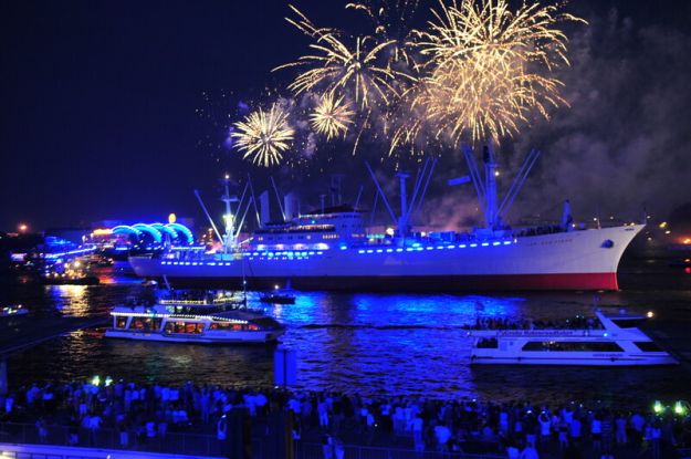 Blue Port Lichterfahrt - CRUISE DAYS, Quelle: Reservix
