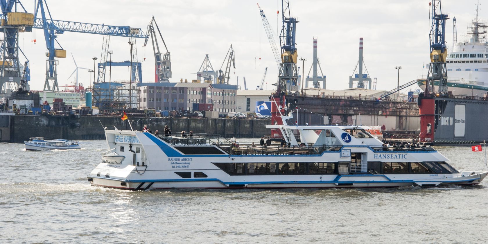 Fahrgastschiff MS HANSEATIC, &copy; RAINER ABICHT Elbreederei GmbH & Co. KG