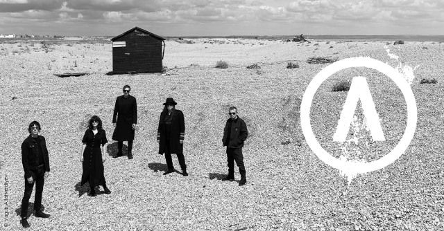 Archive, &copy; links im Bild