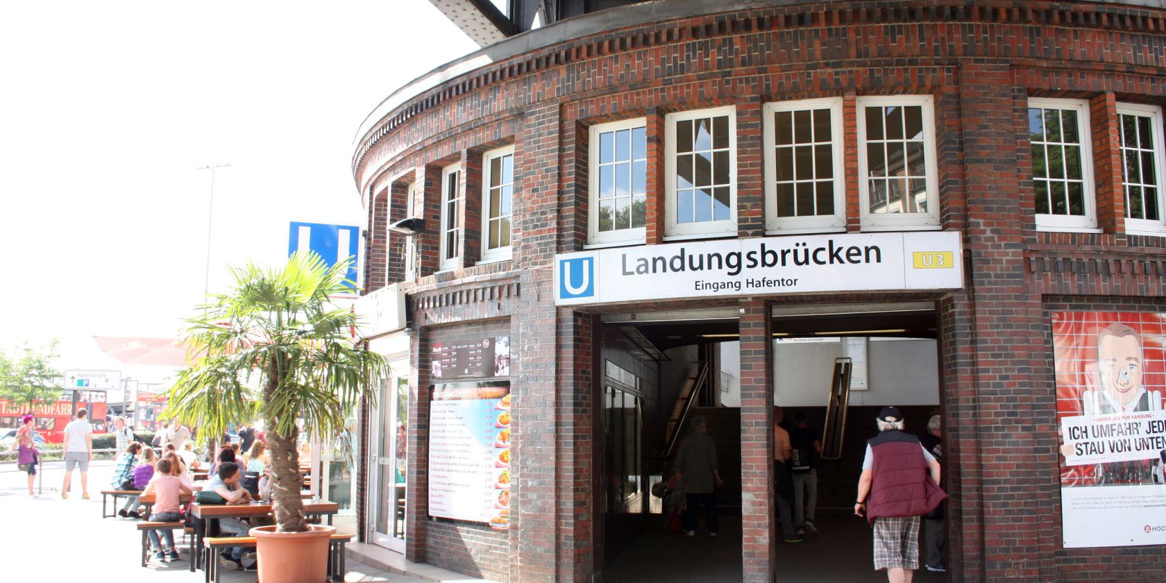 U-/S-Bahnhof Landungsbr&uuml;cken (Ausgang Hafentor), &copy; Ann-Katrin Weber