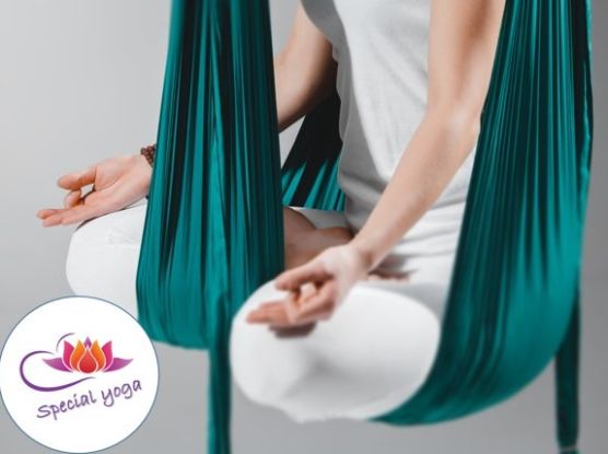 Aerial Yoga, &copy; Jessica Grapatin/ Fotolia