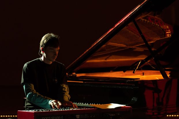 Max Jansen & Cedric Ziouech — Ein Stück für Musik & Schauspiel (BA Abschluss), © Lionel Derimais
