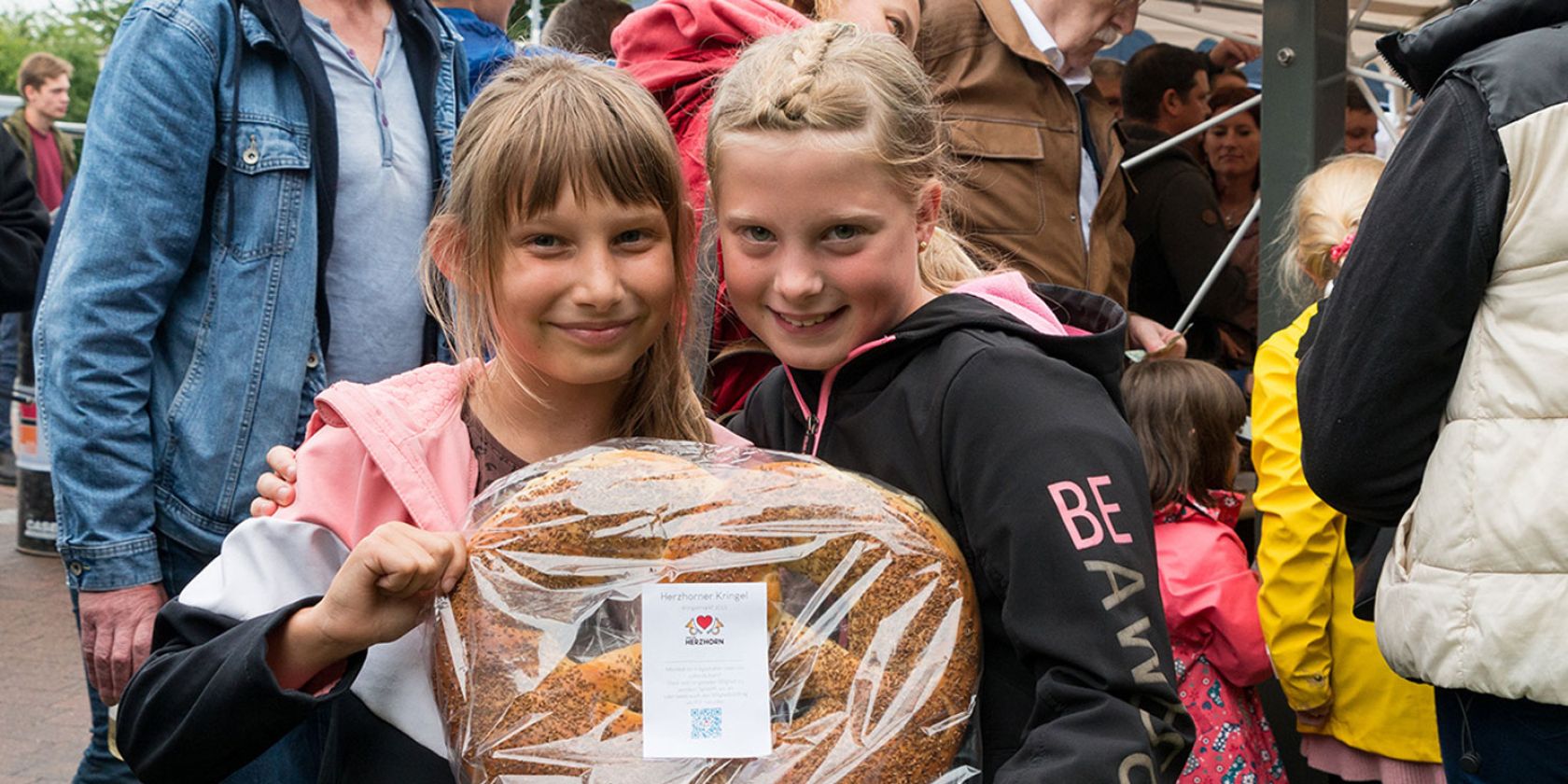 Madchen-mit-Kringel(c)Karl, © Karl Heinz Jasmer