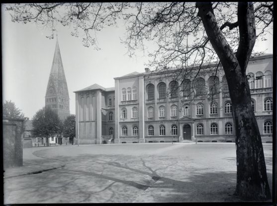 1) S111 Johanneum, &copy; Dr. Bernd Rother