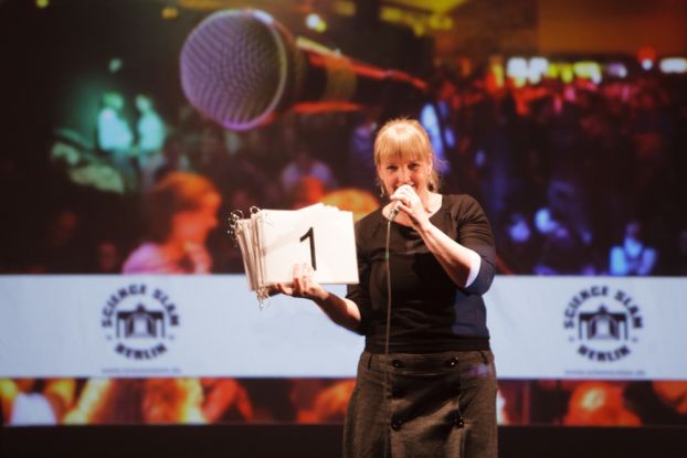 Insina L&uuml;schen beim Science Slam, &copy; Gesine Born