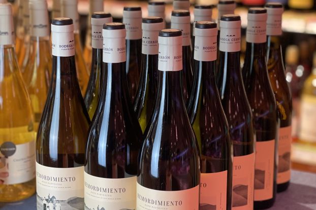 Weinverkostung der Firma Vivo Lo Vin, © Hofgut Wulfsdorf